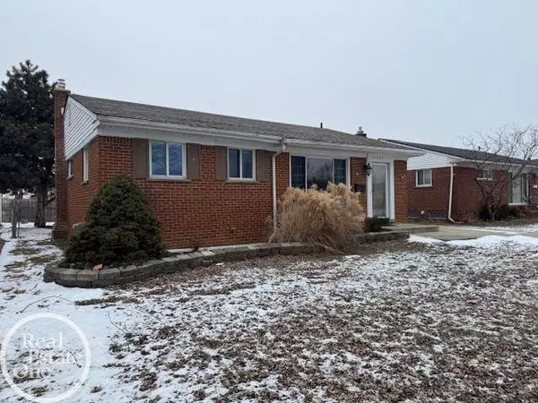 21225 Parkway Drive, Saint Clair Shores, MI 48082