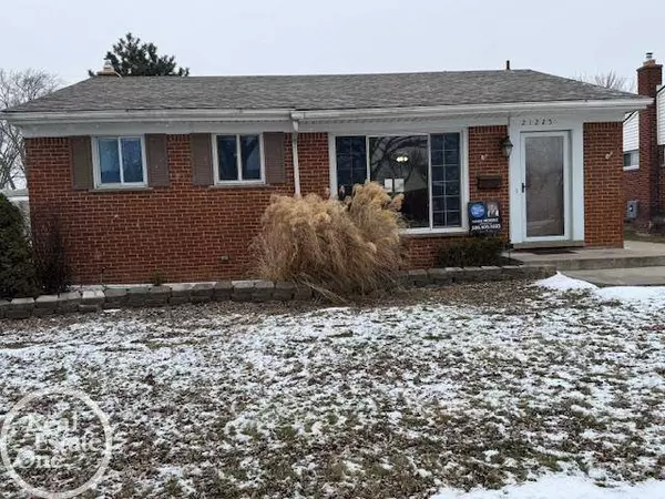 21225 Parkway Drive, Saint Clair Shores, MI 48082