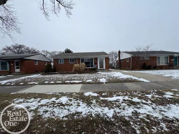 21225 Parkway Drive, Saint Clair Shores, MI 48082