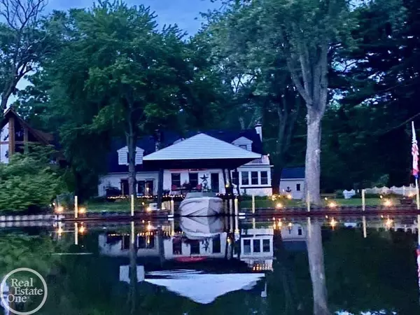 28800 Old North River Road, Harrison Twp, MI 48045