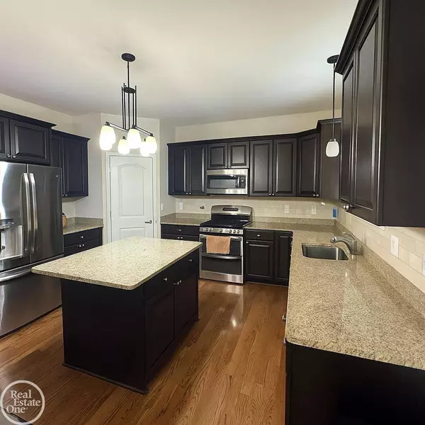 43835 Pheasant Lane, Clinton Township, MI 48038