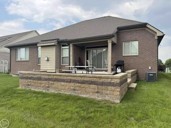 43835 Pheasant Lane, Clinton Township, MI 48038