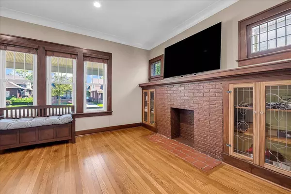 1357 Nottingham Rd, Grosse Pointe Park, MI 48230-1026