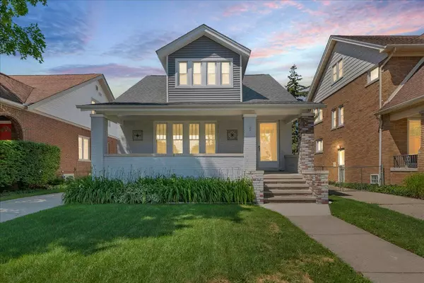 1357 Nottingham Rd, Grosse Pointe Park, MI 48230-1026