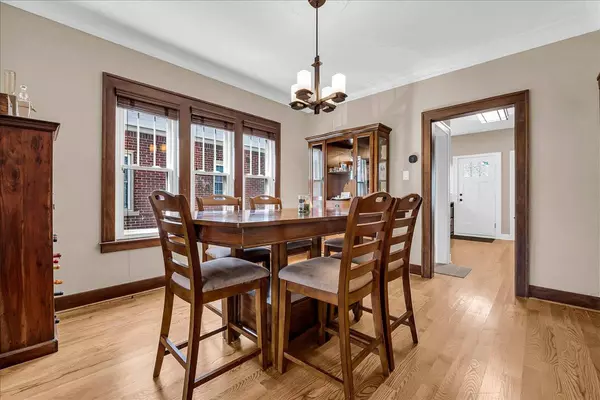 1357 Nottingham Rd, Grosse Pointe Park, MI 48230-1026