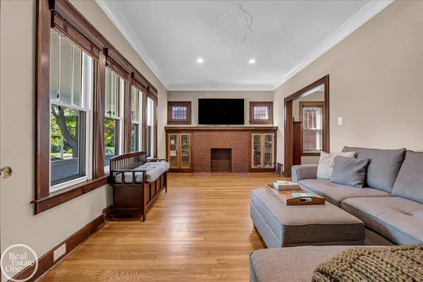 1357 Nottingham Drive, Grosse Pointe Park, MI 48230