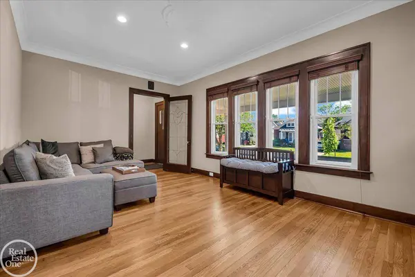 1357 Nottingham Drive, Grosse Pointe Park, MI 48230