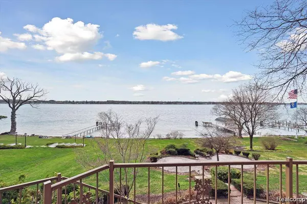 770 N Riverside Ave, St Clair, MI 48079-4261