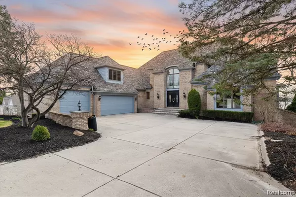 770 N Riverside Ave, St Clair, MI 48079-4261