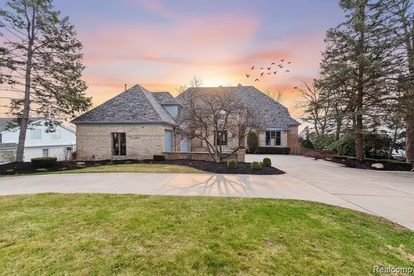 770 N Riverside Ave, St Clair, MI 48079-4261