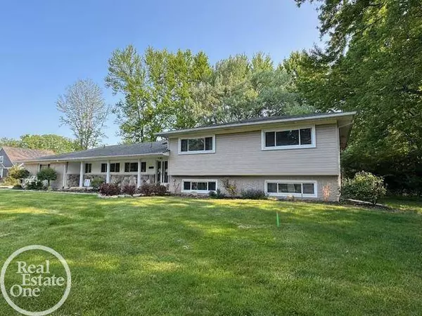 2403 E Square Lake Road, Troy, MI 48085
