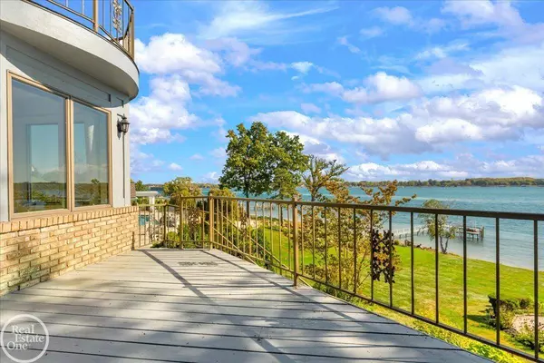 770 N Riverside Street, Saint Clair, MI 48079