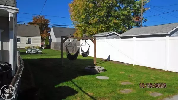 28741 Essex Street, Roseville, MI 48066