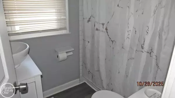 28741 Essex Street, Roseville, MI 48066