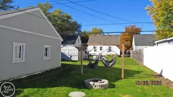 28741 Essex Street, Roseville, MI 48066