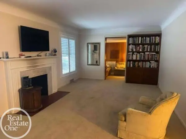 1843 Manchester Boulevard, Grosse Pointe Woods, MI 48236