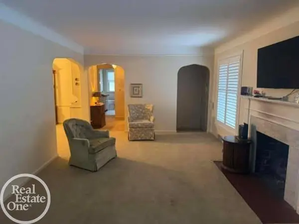 1843 Manchester Boulevard, Grosse Pointe Woods, MI 48236