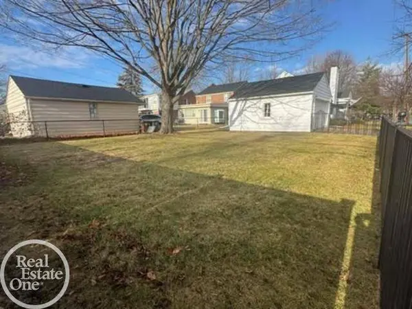 1843 Manchester Boulevard, Grosse Pointe Woods, MI 48236