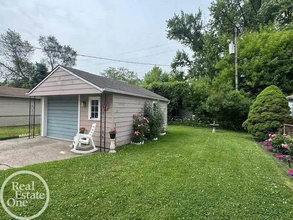 18746 Woodside Street, Harper Woods, MI 48225