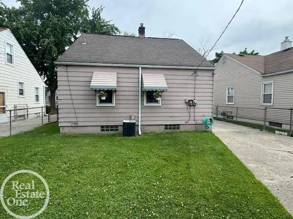 18746 Woodside Street, Harper Woods, MI 48225