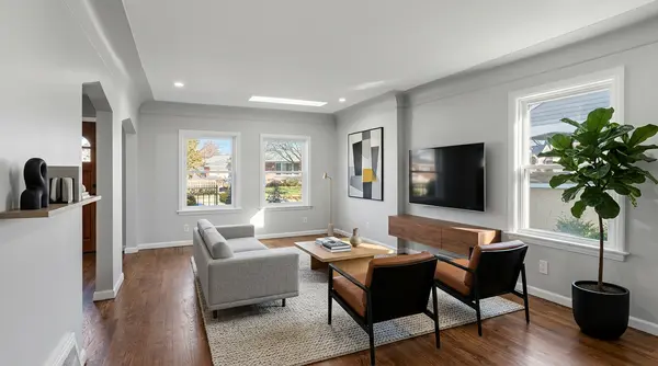 1781 Brys Dr, Grosse Pointe Woods, MI 48236-1009