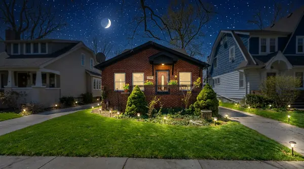 1781 Brys Dr, Grosse Pointe Woods, MI 48236-1009