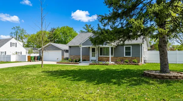 47840 Greenview Rd, Shelby Twp, MI 48317-2834