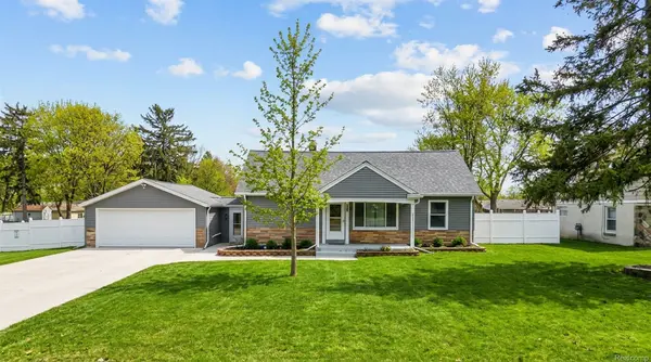 47840 Greenview Rd, Shelby Twp, MI 48317-2834