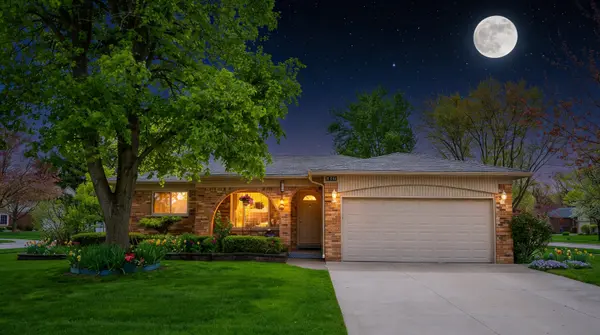 47851 Goldridge Ln, Macomb, MI 48044-2423