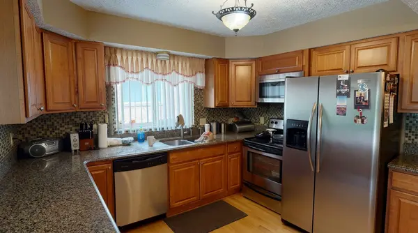 47851 Goldridge Ln, Macomb, MI 48044-2423