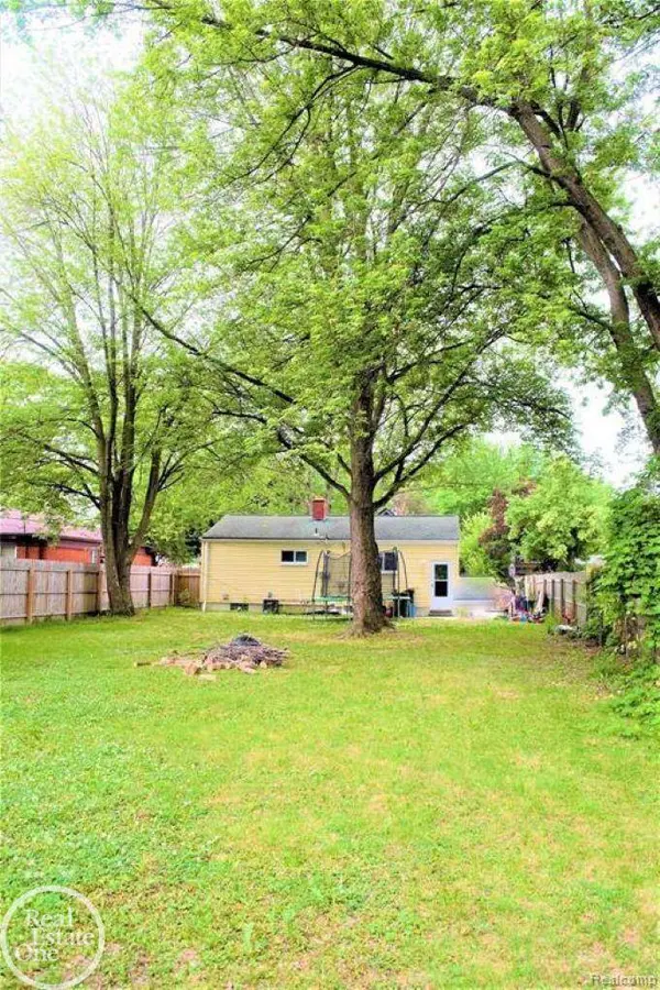 22513 Avon Street, Saint Clair Shores, MI 48082