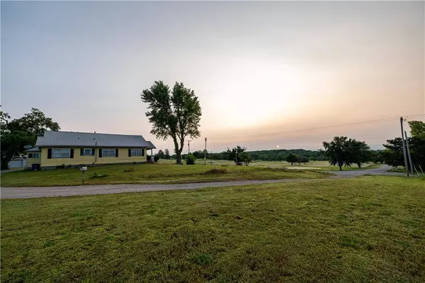 1002 N Cline RD, Coffeyville, KS 67337