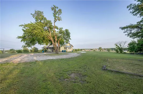 1002 N Cline RD, Coffeyville, KS 67337