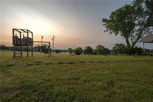 1002 N Cline RD, Coffeyville, KS 67337