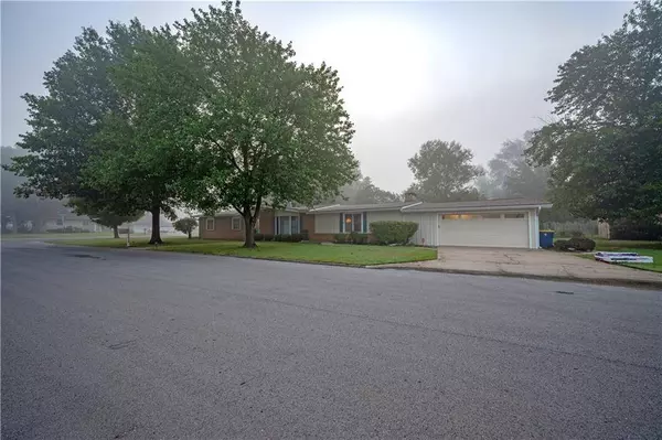 111 N Edgewood DR, Coffeyville, KS 67337