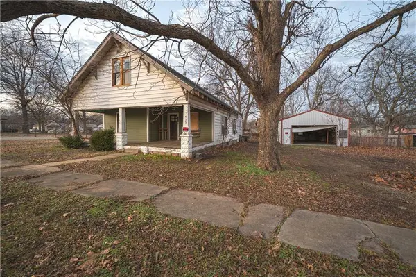 415 Elm ST, Chetopa, KS 67336
