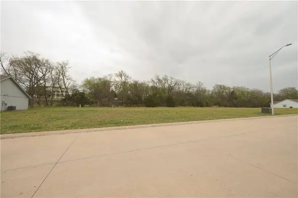 102 E John ST, Coffeyville, KS 67337