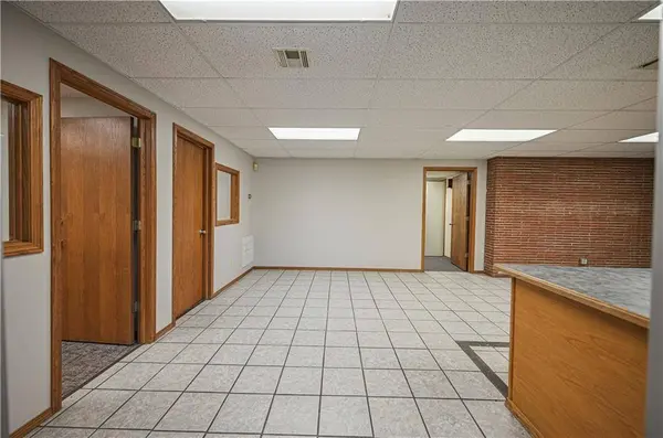 802 W 8th ST, Coffeyville, KS 67337