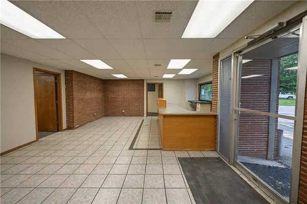 802 W 8th ST, Coffeyville, KS 67337