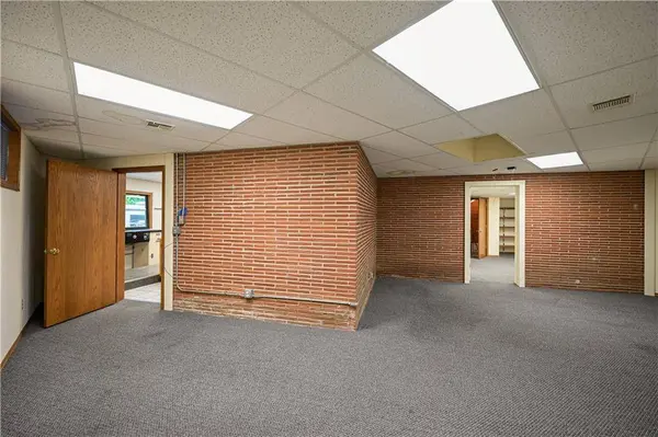 802 W 8th ST, Coffeyville, KS 67337