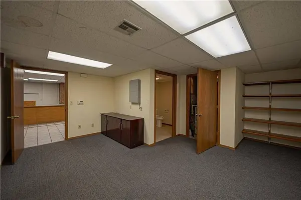 802 W 8th ST, Coffeyville, KS 67337
