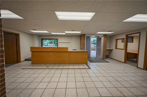 802 W 8th ST, Coffeyville, KS 67337