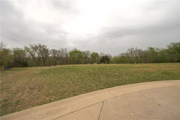 202 E John ST, Coffeyville, KS 67337