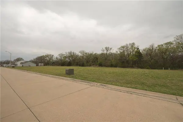 202 E John ST, Coffeyville, KS 67337