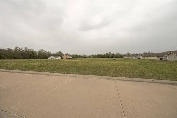 202 E John ST, Coffeyville, KS 67337