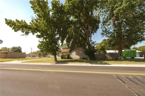 216 Main ST, Neodesha, KS 66757