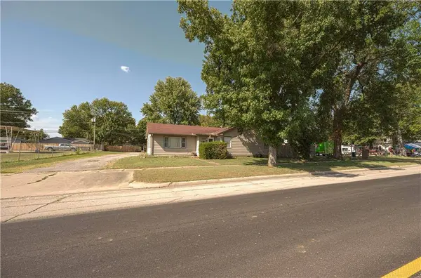 216 Main ST, Neodesha, KS 66757