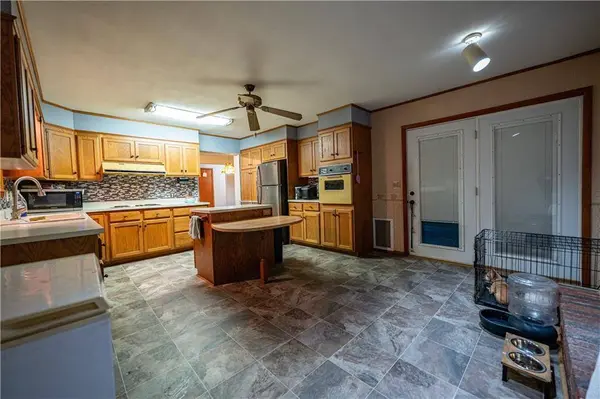 2206 W 1st ST, Coffeyville, KS 67337