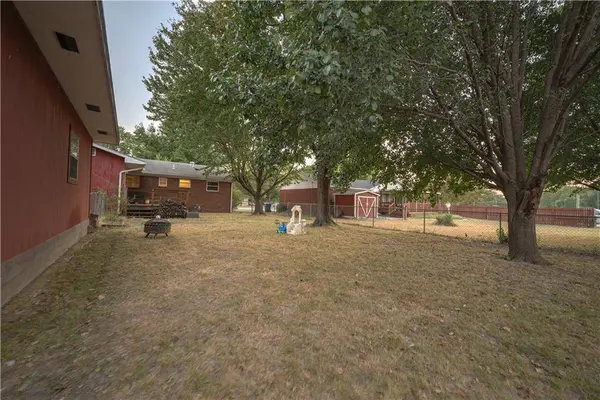 2206 W 1st ST, Coffeyville, KS 67337
