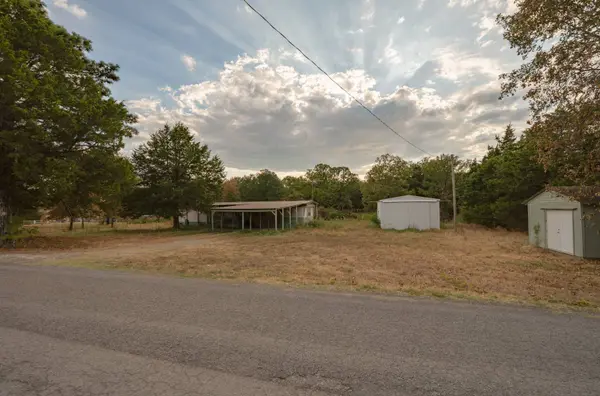 Home for sale near Lake Eufaula – 182 County Line E, Eufaula OK